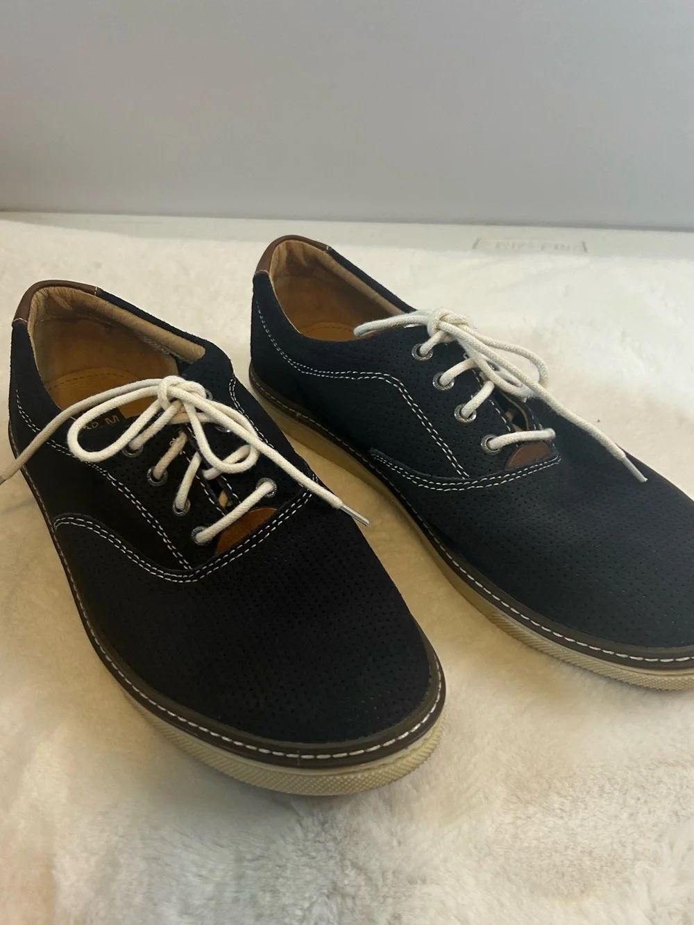 Johnston & Murphy Men’s 9.5 Navy Suede Perforated Oxford Casual Sneakers